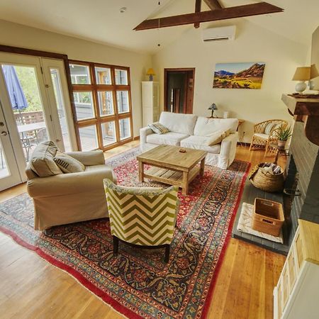 Rivers Breeze Relaxing Riverside Cabin With Private Suite Kayaks ヒールズバーグ エクステリア 写真