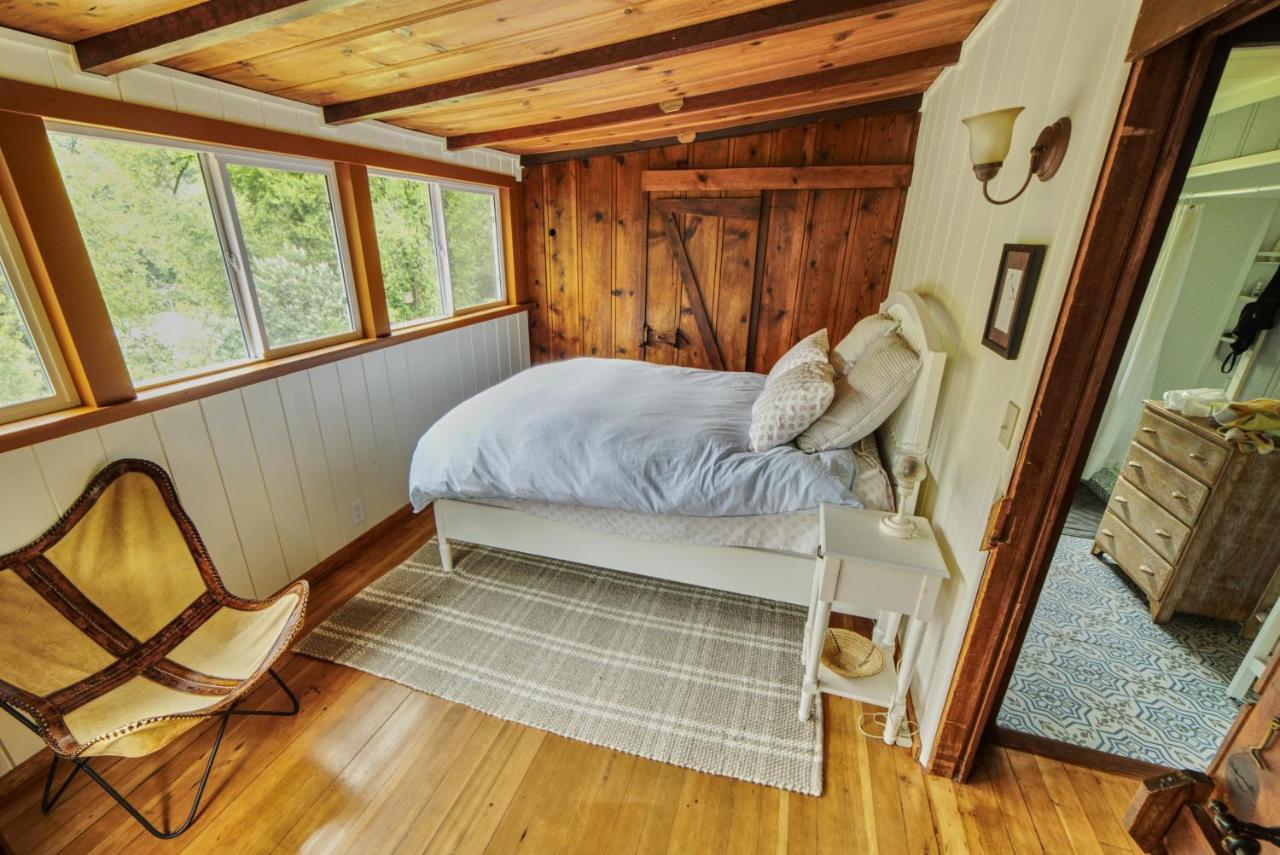 Rivers Breeze Relaxing Riverside Cabin With Private Suite Kayaks ヒールズバーグ エクステリア 写真