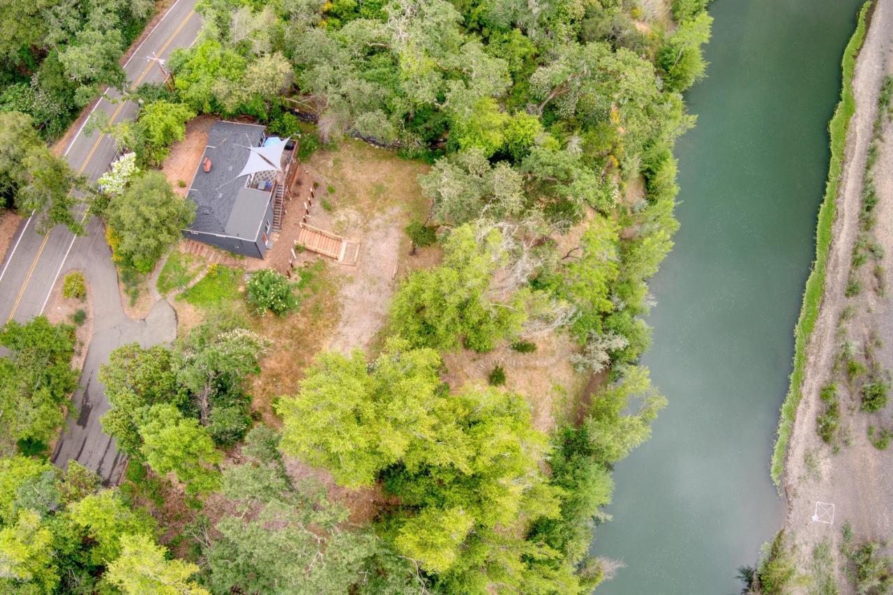 Rivers Breeze Relaxing Riverside Cabin With Private Suite Kayaks ヒールズバーグ エクステリア 写真
